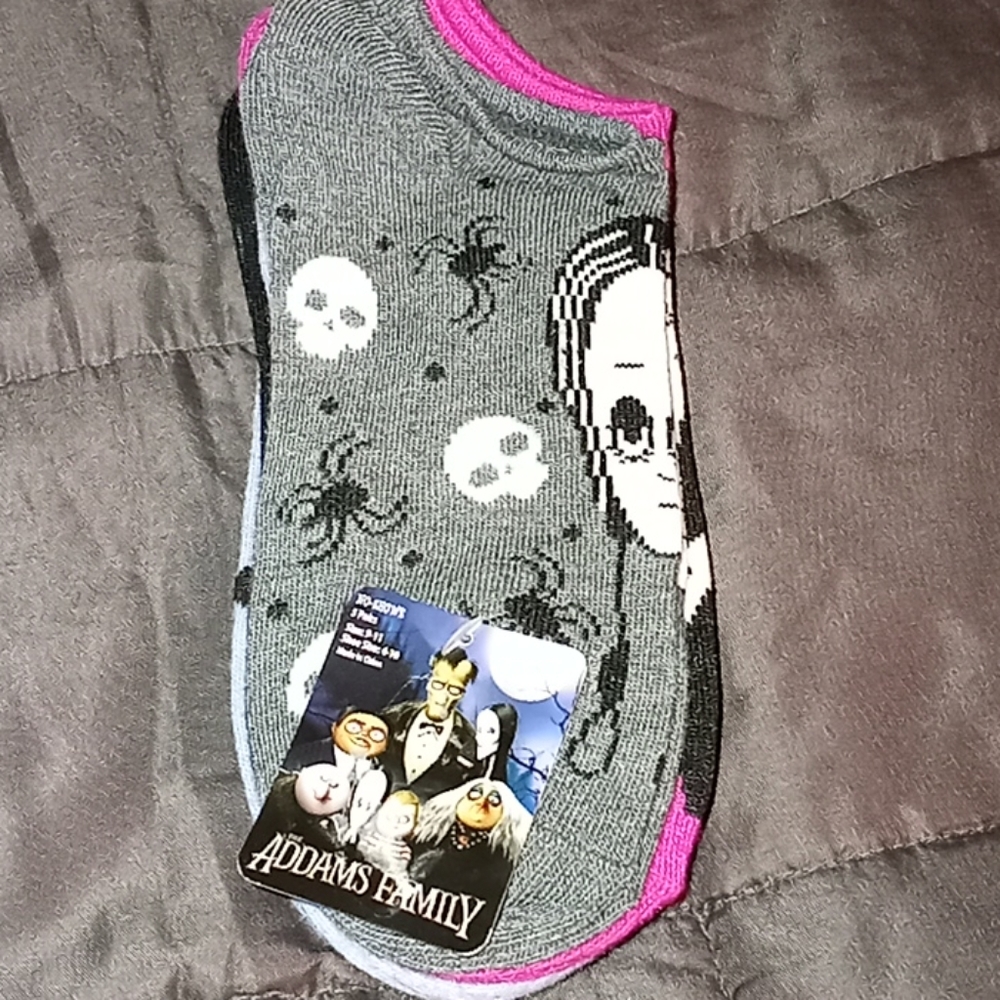 ADDAMS FAMILY 5 PAIR NO SHOW SOCK